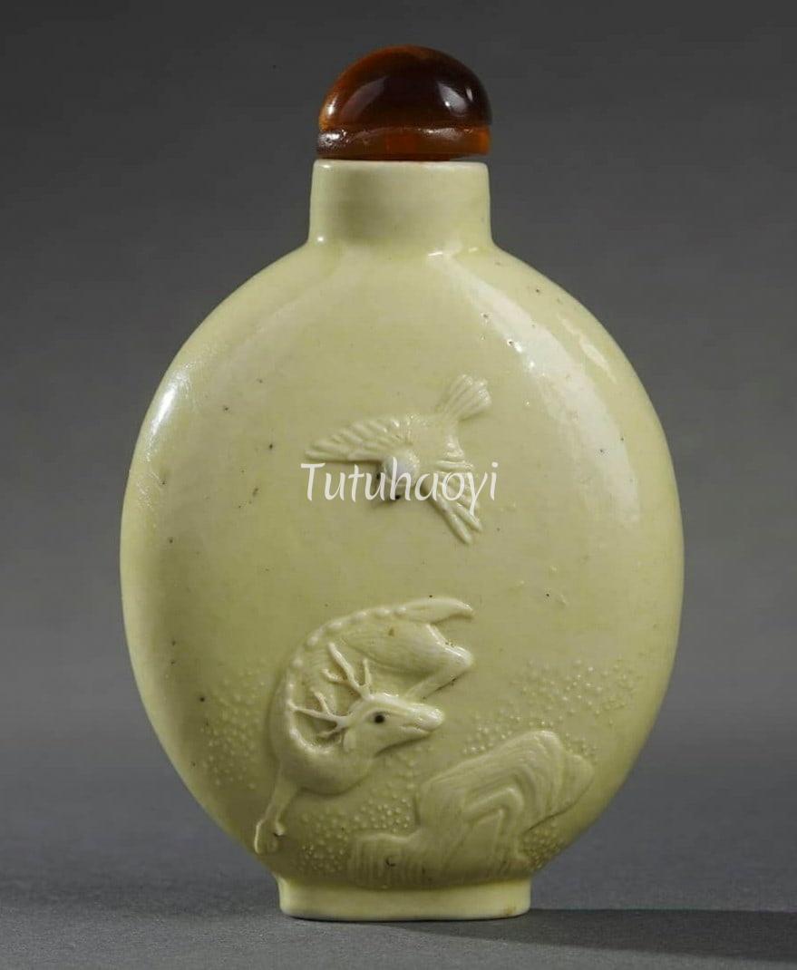 snuff bottle depicting deer and sparrow