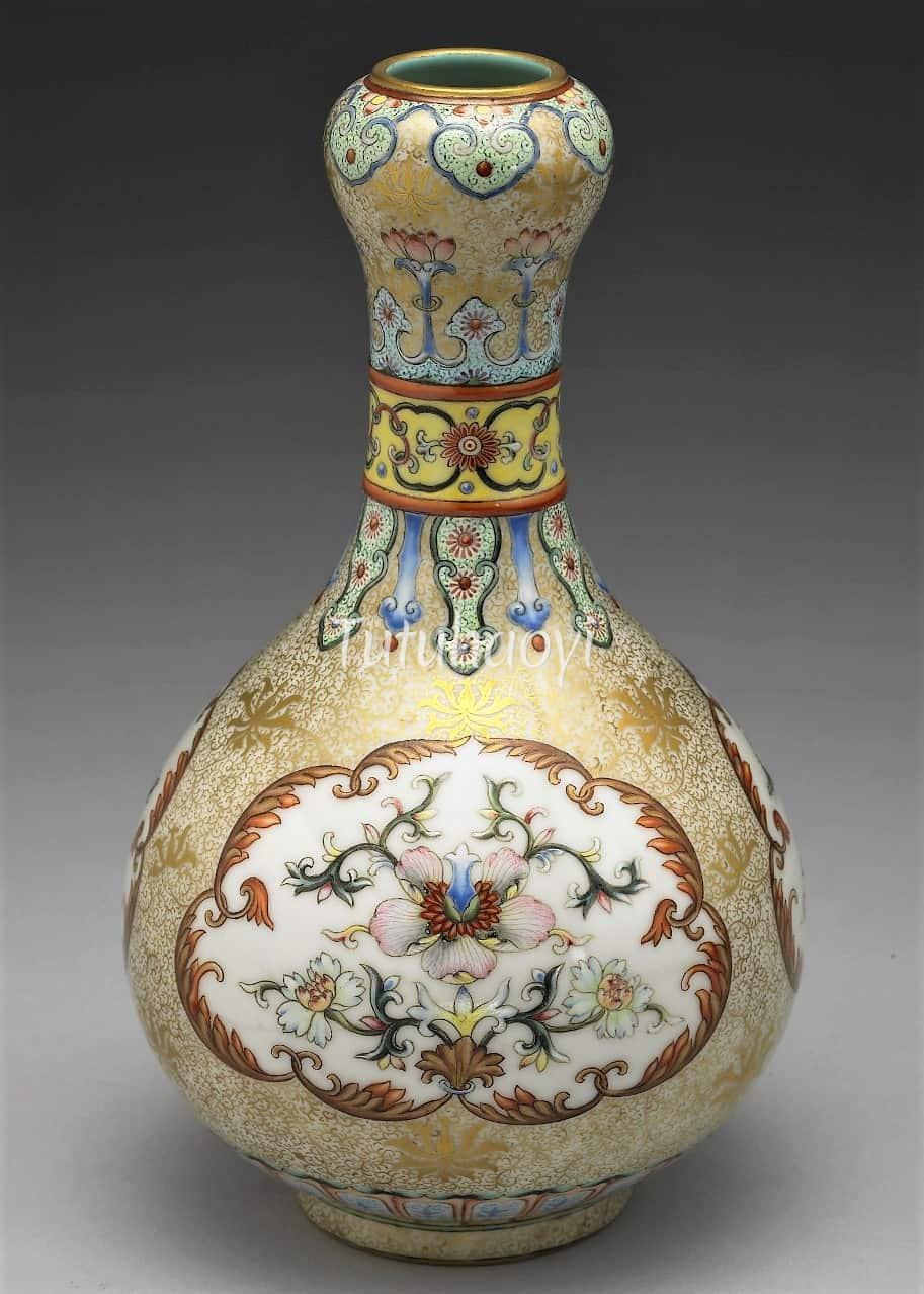 falangcai style bottle vase from Qianlong period, National Palace Museum, Taipei