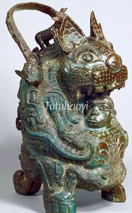 bronze vessel la tigresse Cernuschi Museum