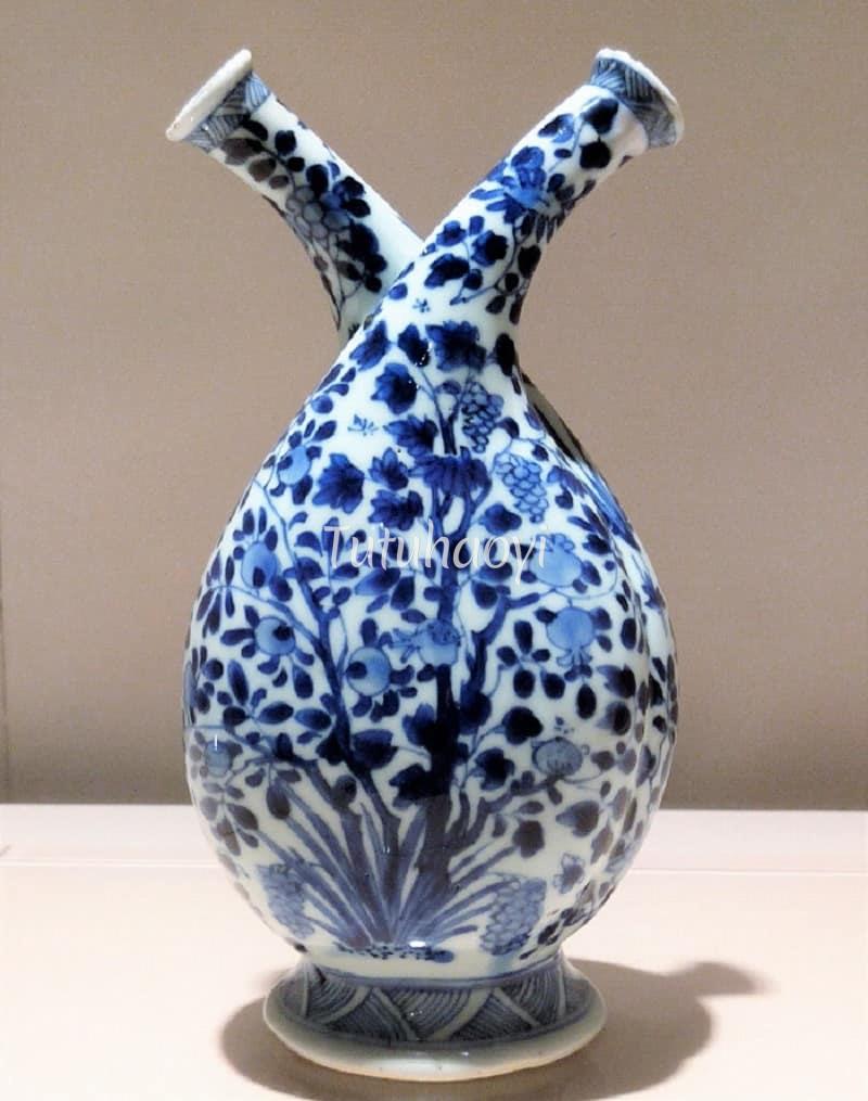 double-spouted cruet with the fruit-tree pattern