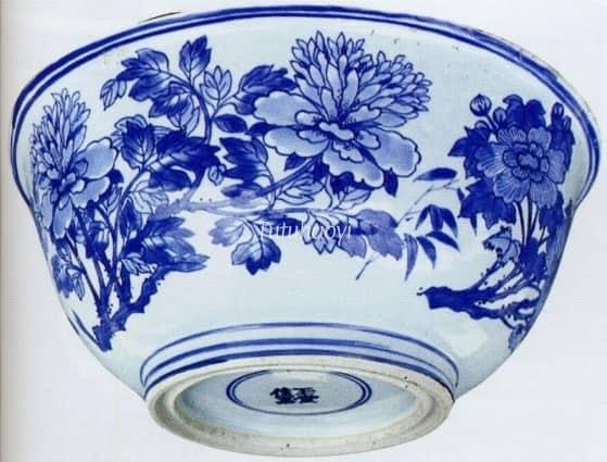 blue and white Shunzhi porcelain bowl with two horned peony
