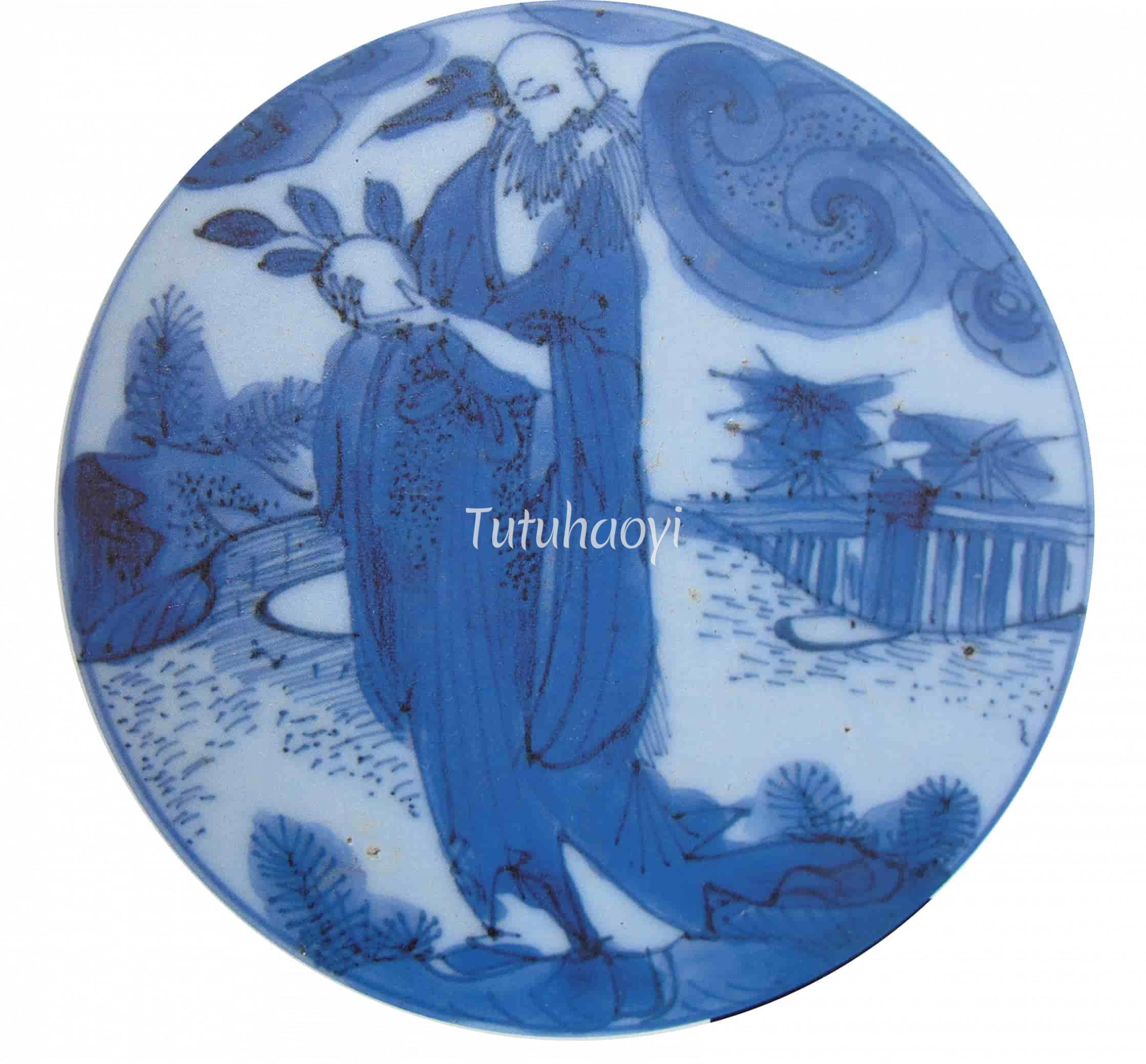 Dongfang Shuo holding a peach porcelain disc