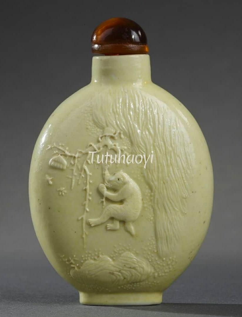 porcelain snuff bottle with shallow relief 