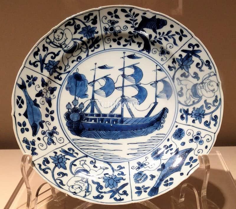 blue-and-white dish Nieuwenhuys donation